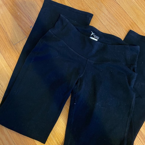 Old navy active yoga pants - Picture 2 of 3